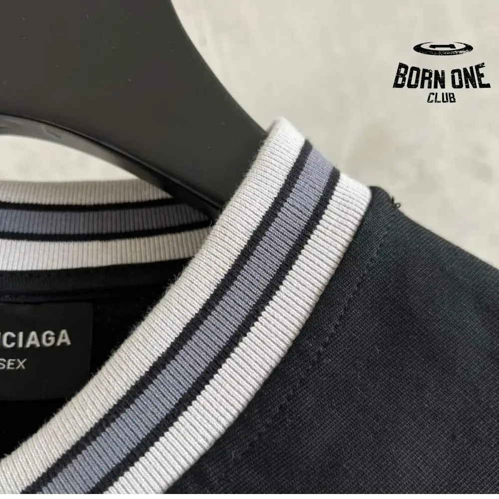 Camiseta Balenciaga Football V-neck Oversized Preta