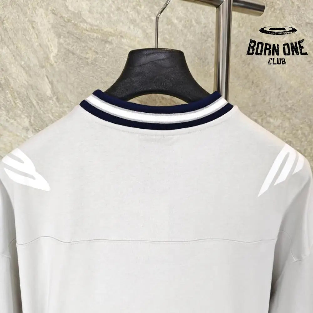 Camiseta Balenciaga Football V-neck Oversized Cinza