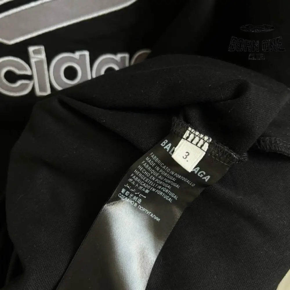 Camiseta Balenciaga Football V-neck Oversized Preta