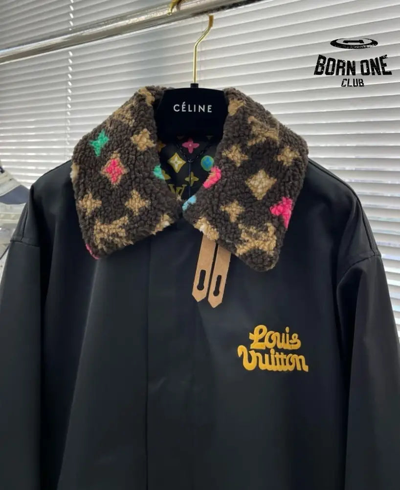 Jaqueta Louis Vuitton  Aviator Monogram Fleece Collar