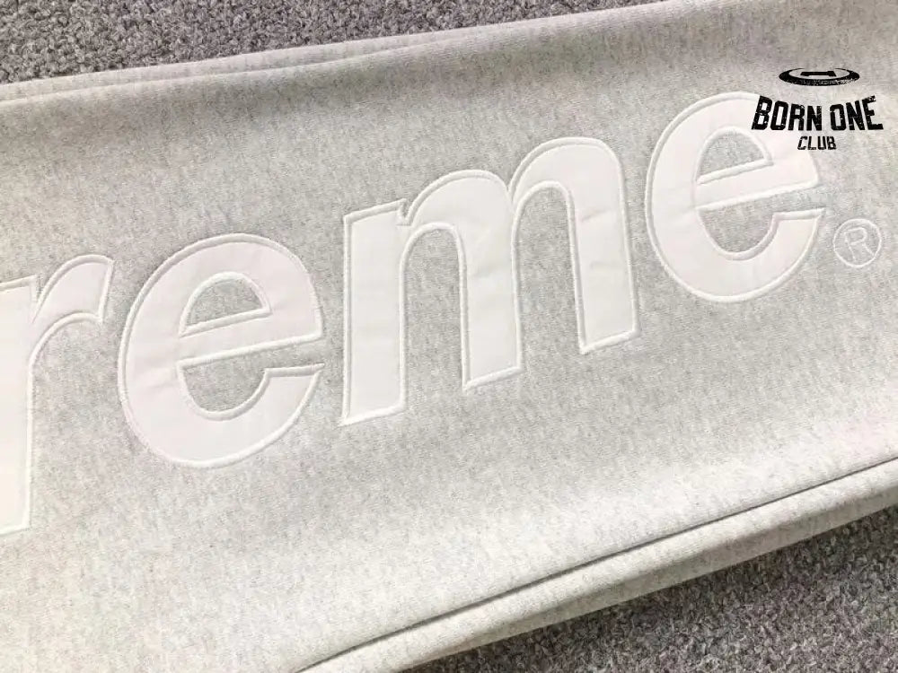 Calça Supreme Satin Appliqué Cinza
