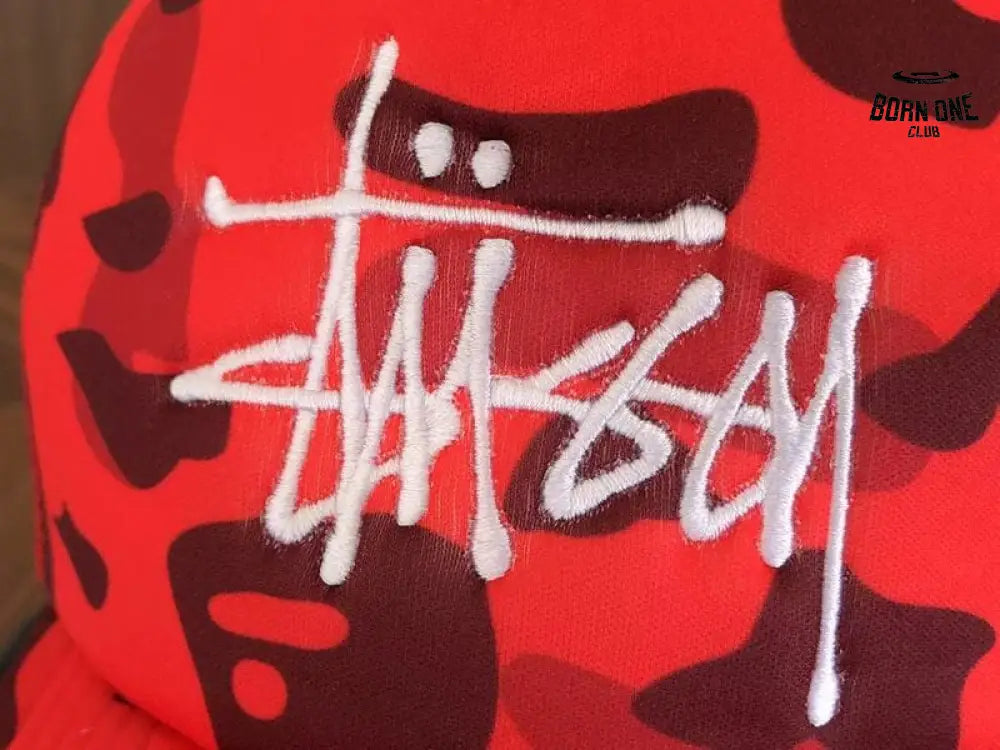 Boné BAPE x Stussy Trucker Red