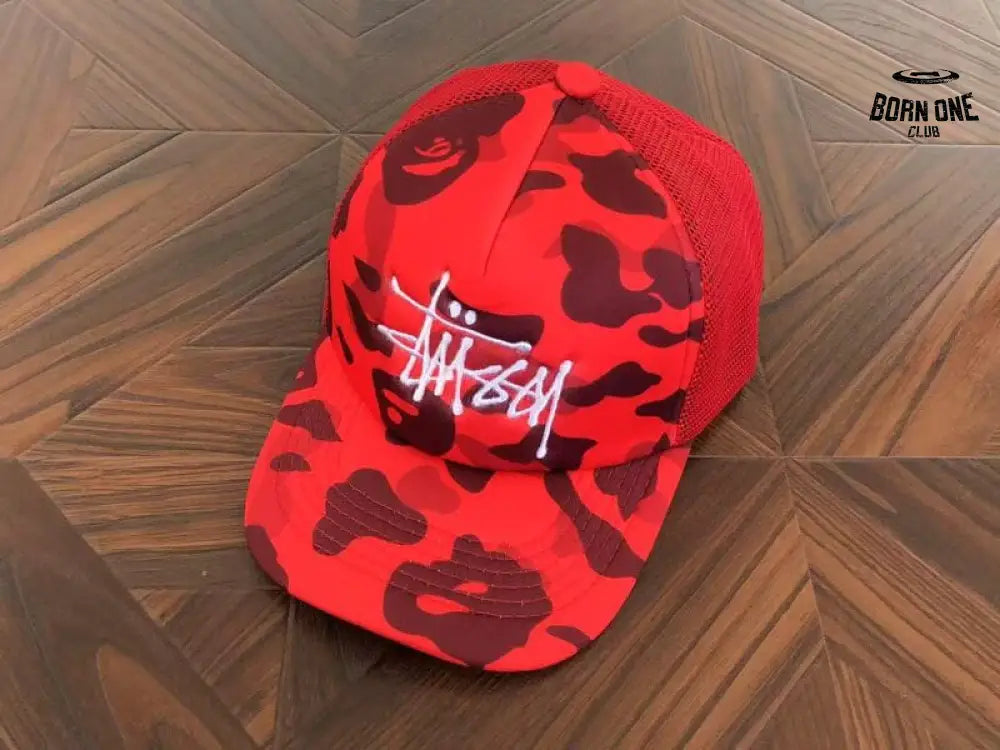 Boné BAPE x Stussy Trucker Red