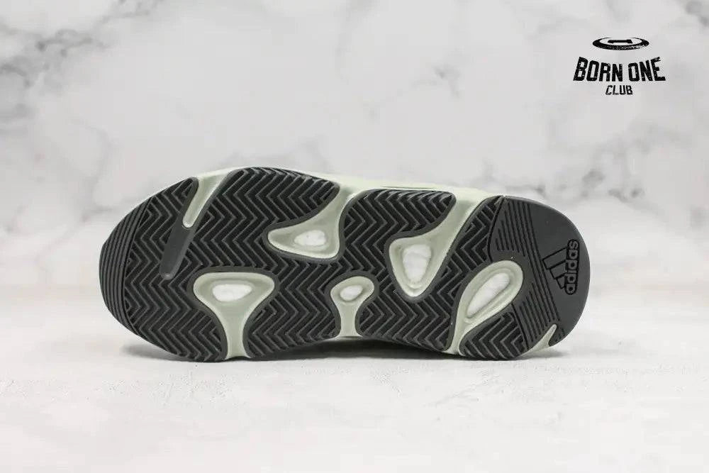 Adidas Yeezy Boost 700 Salt Adidas Yeezy Boost 700 Salt