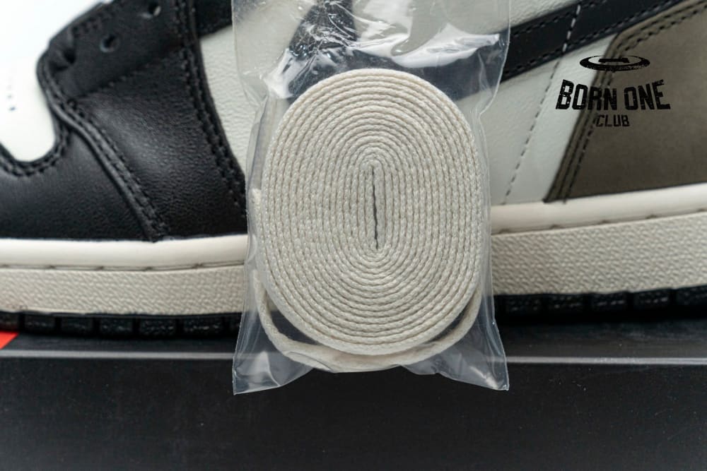 Air Jordan 1 Retro High Dark Mocha 555088-105