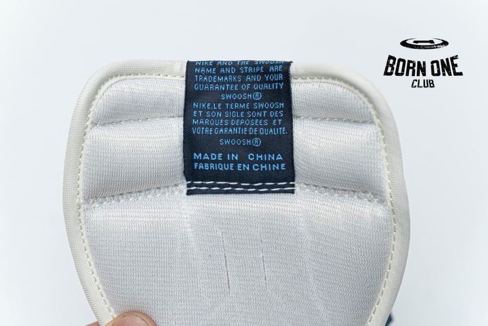 Air Jordan 1 Retro High Obsidian UNC 555088-140