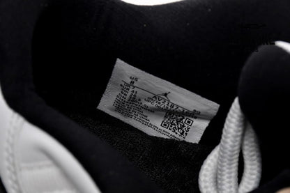 Air Jordan 11 Retro Low Concord Bred AV2187-160