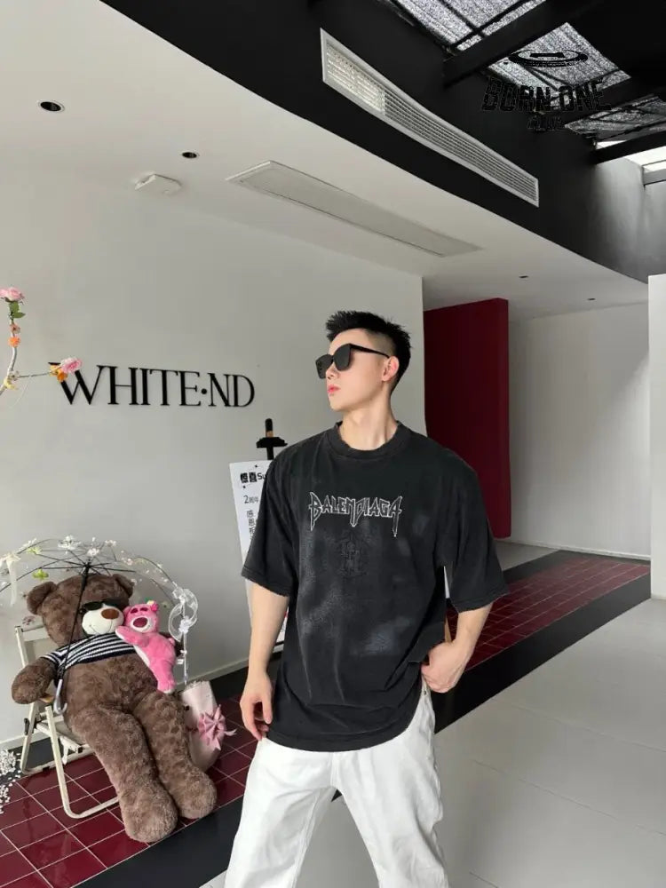 Balenciaga Distressed Logo T-Shirt in Black Camiseta T-shirt