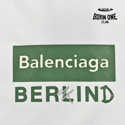 Balenciaga T-Shirt - Berlin Graphic Camiseta T-shirt