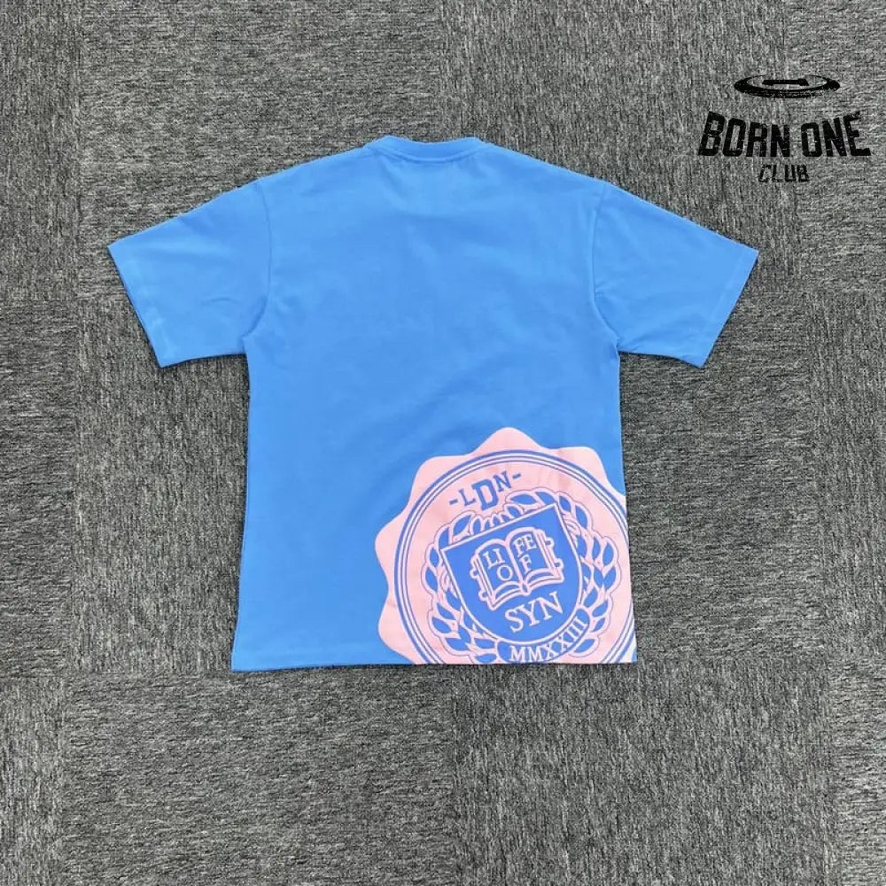 Camiseta Syna World College Azul Claro