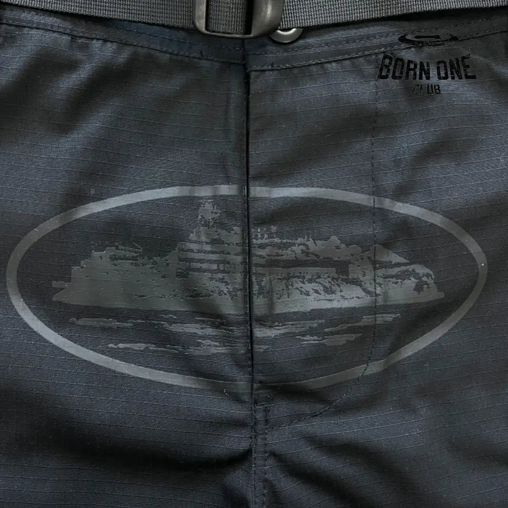 Calça Corteiz Black to Black Logo Cargo