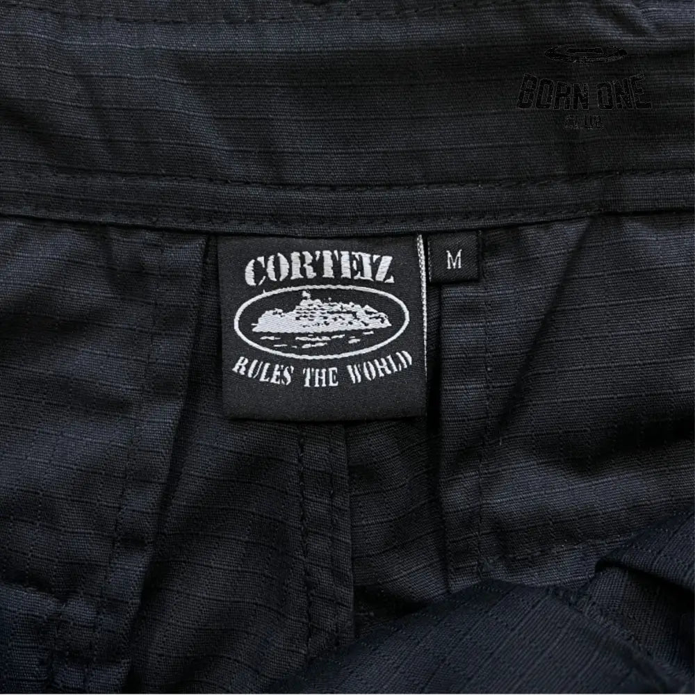Calça Corteiz Black to Black Logo Cargo