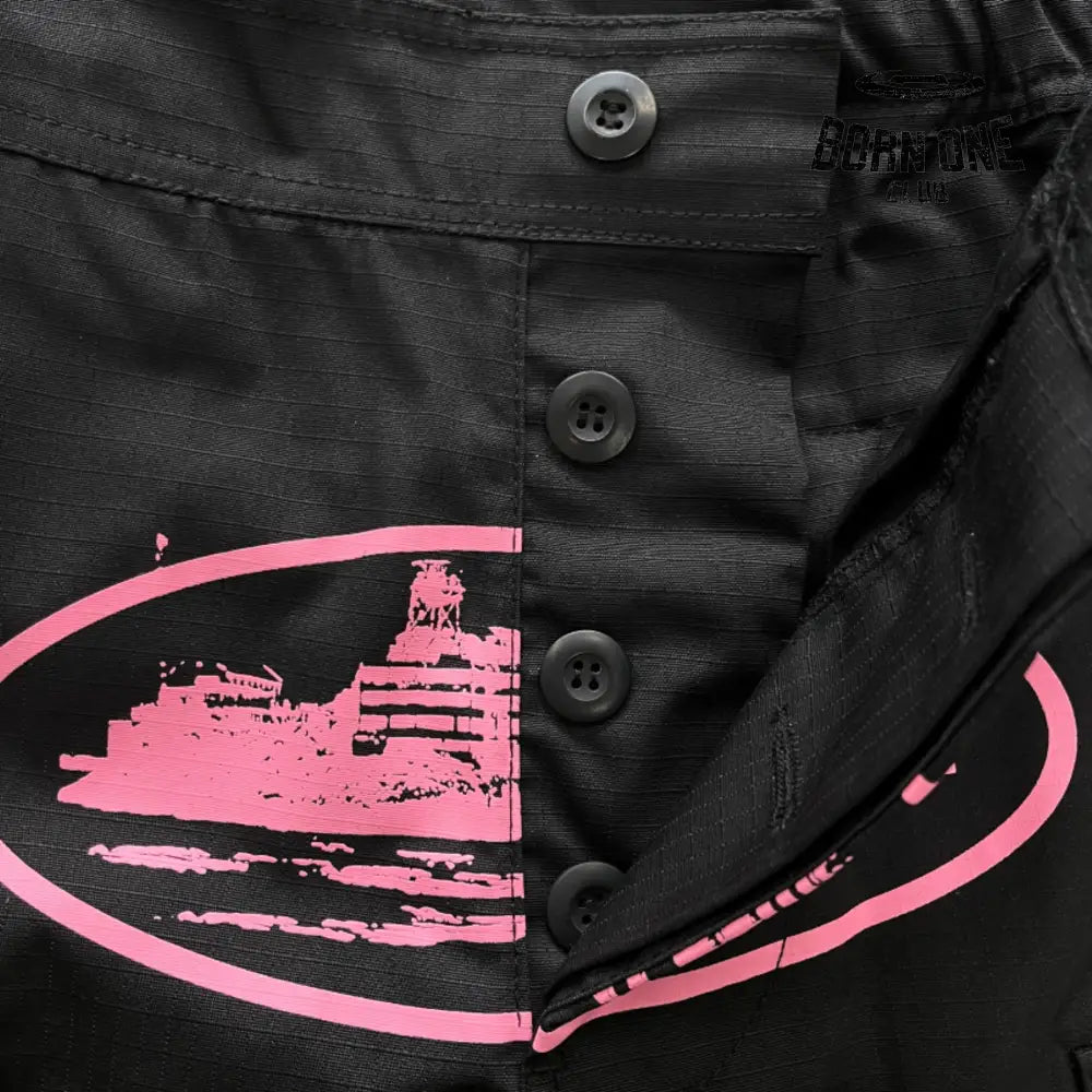 Calça Corteiz Black With Pink Logo Cargos