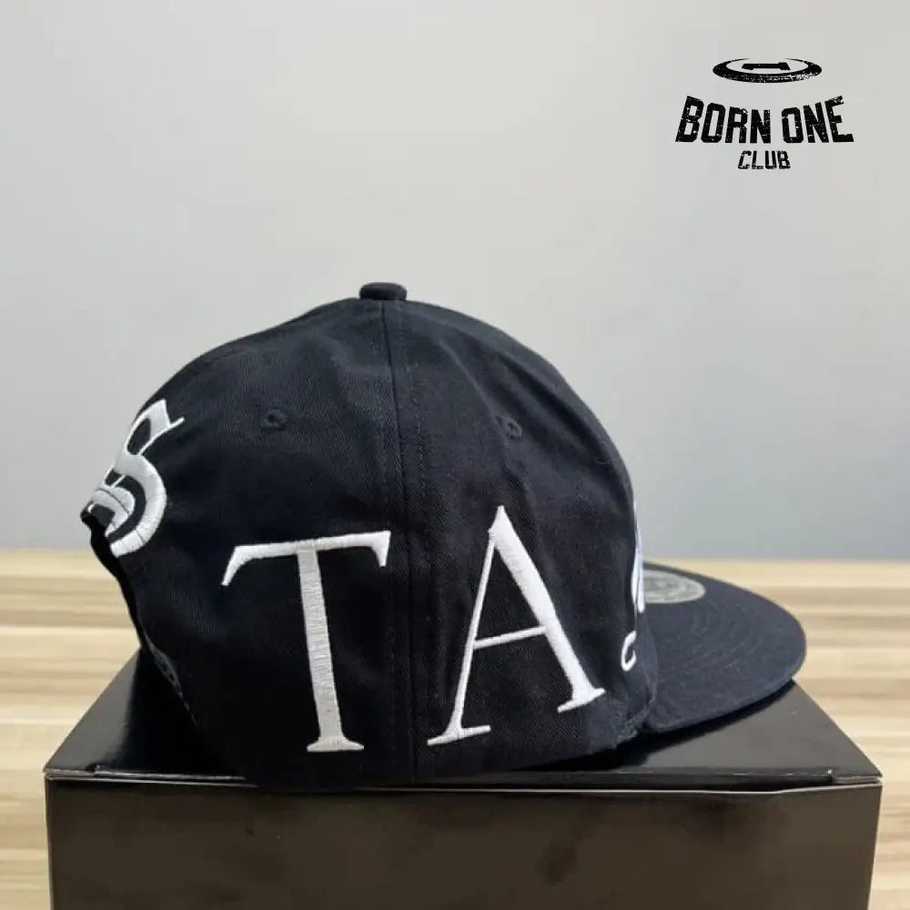 Cap Trapstar Script Fitted Boné