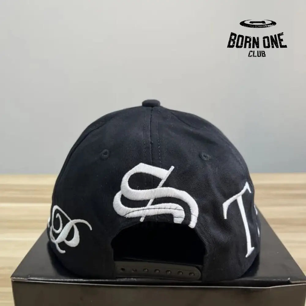 Cap Trapstar Script Fitted Boné
