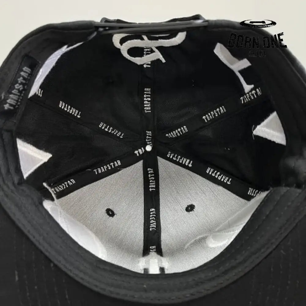 Cap Trapstar Script Fitted Boné