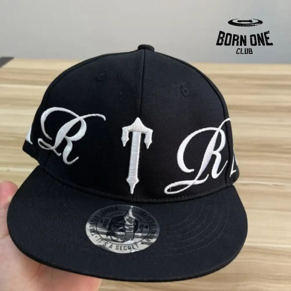 Cap Trapstar Script Fitted Boné