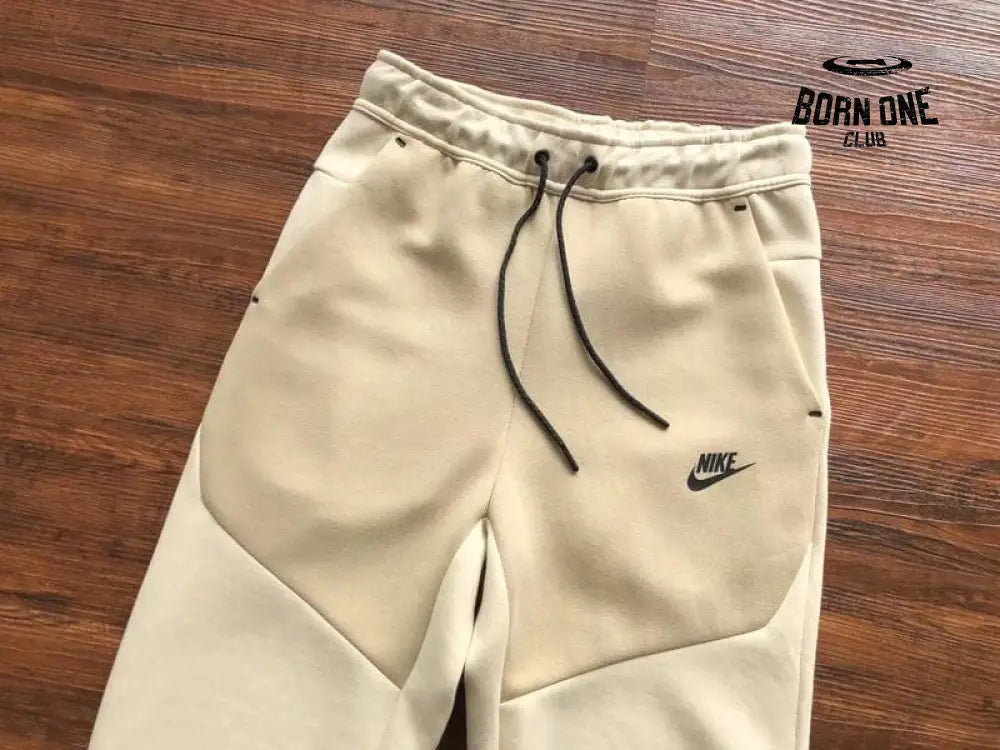 Conjunto Nike Tech Fleece Creme Jaqueta e Calça