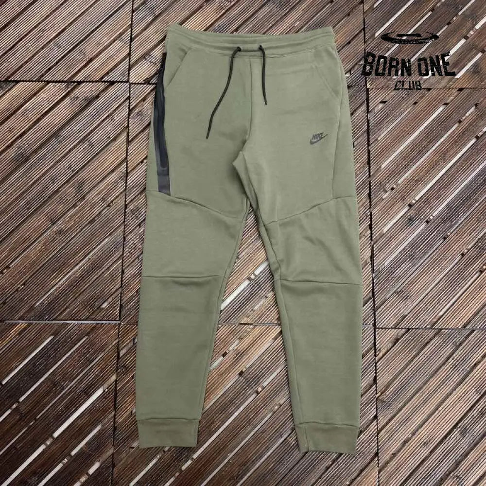 Conjunto Nike Tech Fleece Rough Green Black Jaqueta e Calça