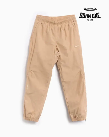 Conjunto Nike x NOCTA Woven Track Bege Areia/Marrom Claro Jaqueta e Calça