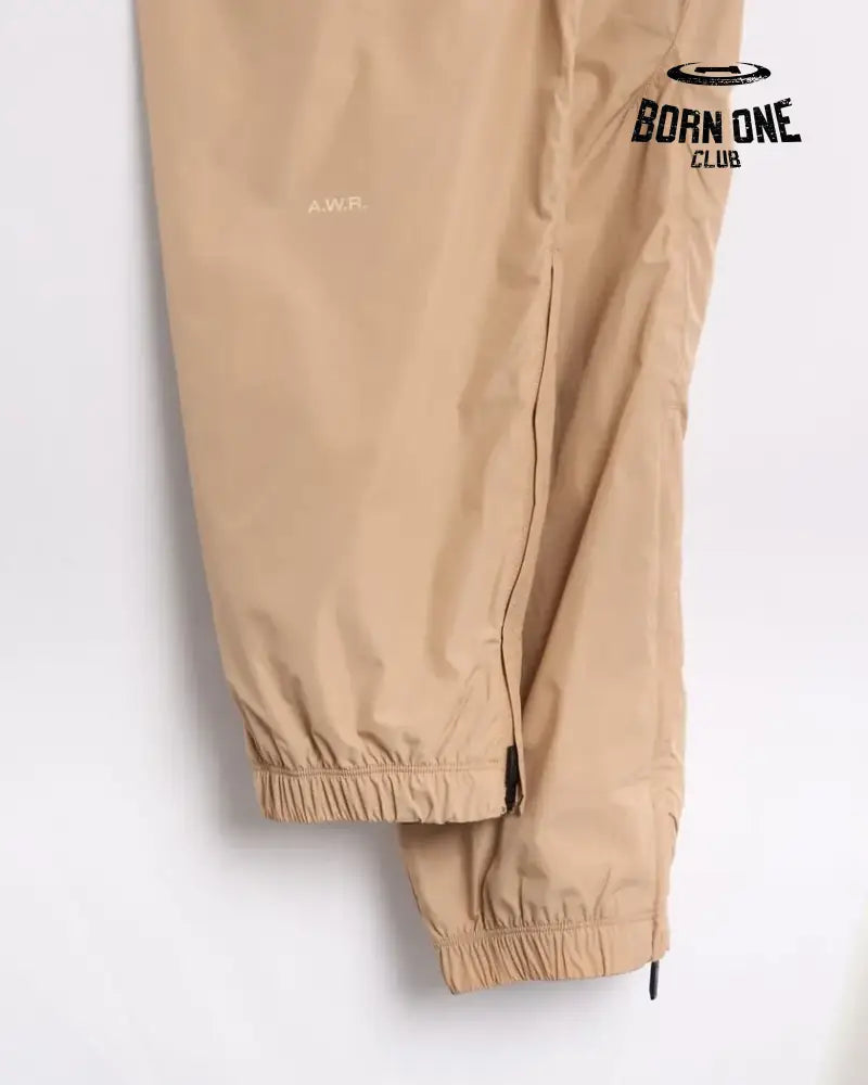 Conjunto Nike x NOCTA Woven Track Bege Areia/Marrom Claro Jaqueta e Calça