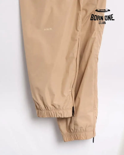 Conjunto Nike x NOCTA Woven Track Bege Areia/Marrom Claro Jaqueta e Calça