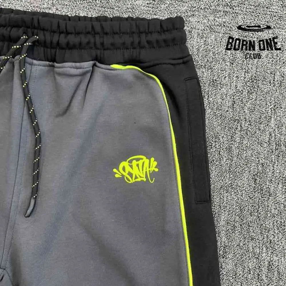 Conjunto Synaworld Pipe Hoodie & Shorts Cinza