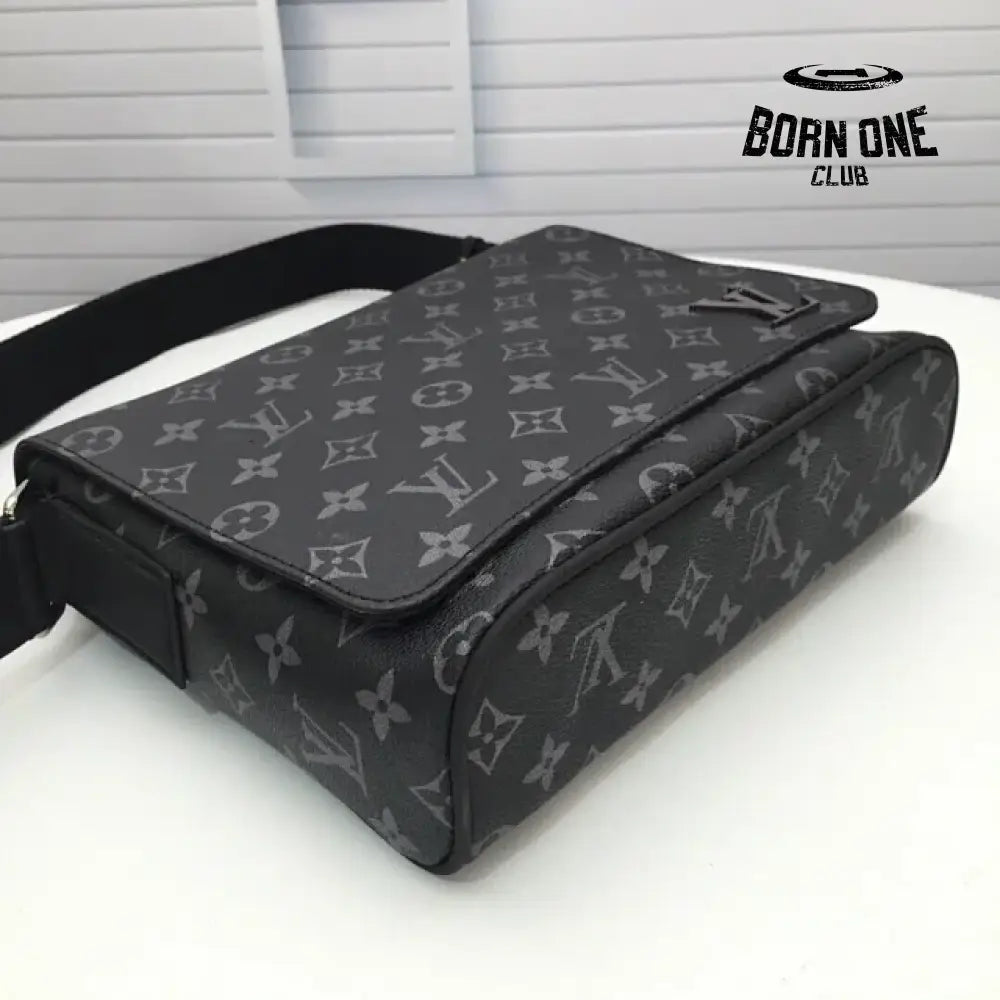 Louis Vuitton Bag Messenger District Monogram Eclipse Bolsa