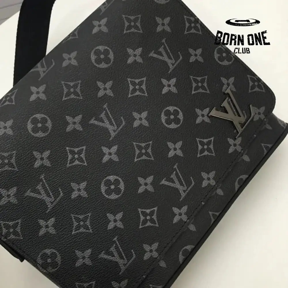 Louis Vuitton Bag Messenger District Monogram Eclipse Bolsa