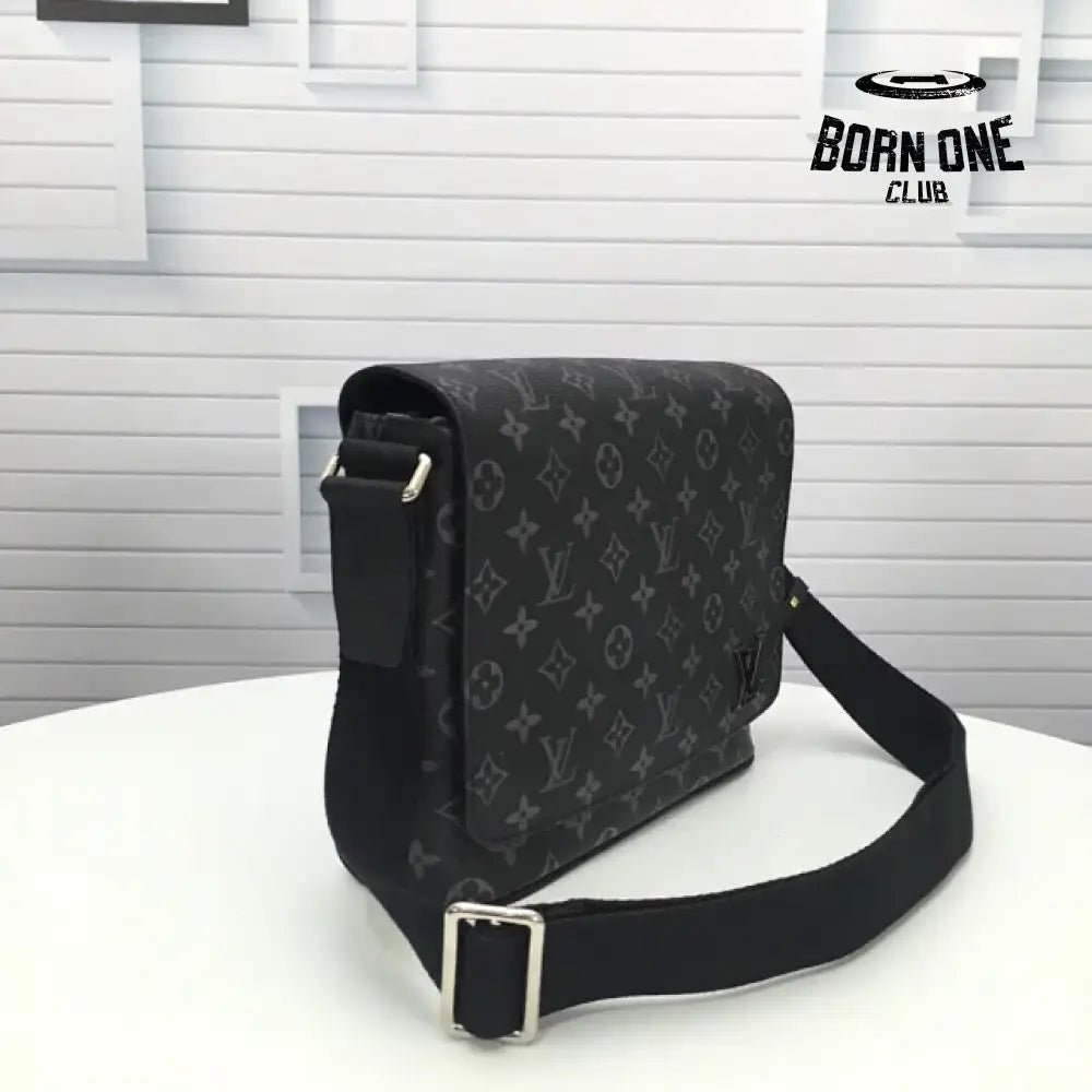 Louis Vuitton Bag Messenger District Monogram Eclipse Bolsa