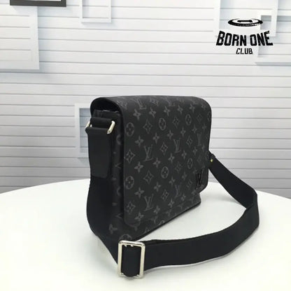 Louis Vuitton Bag Messenger District Monogram Eclipse Bolsa