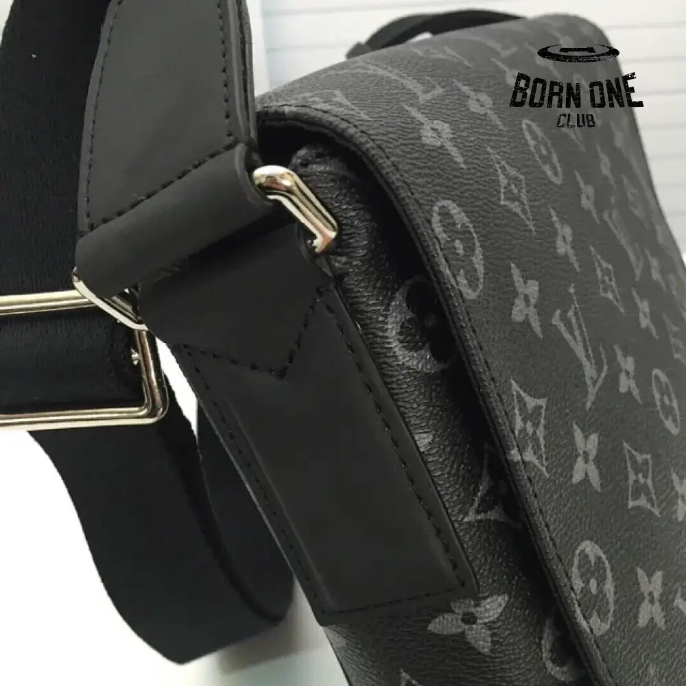 Louis Vuitton Bag Messenger District Monogram Eclipse Bolsa