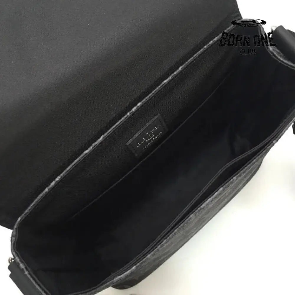 Louis Vuitton Bag Messenger District Monogram Eclipse Bolsa