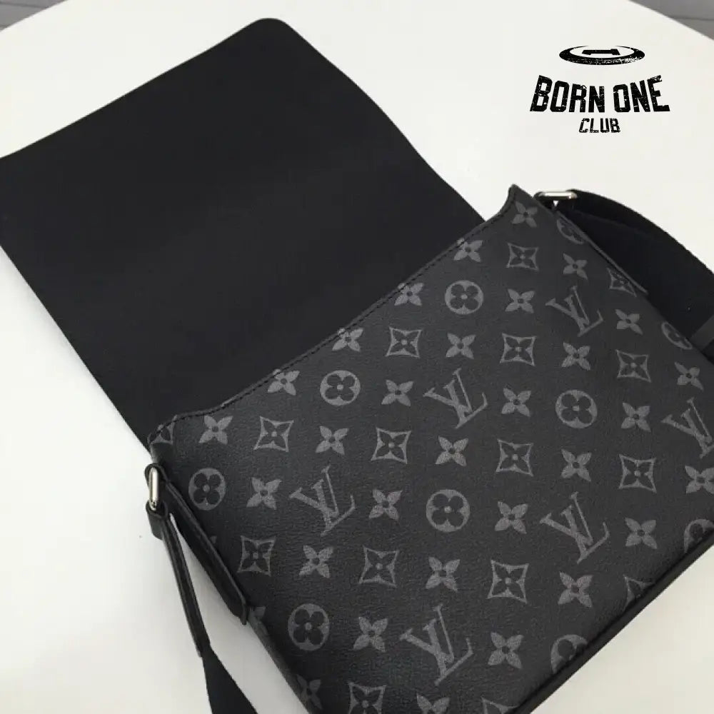Louis Vuitton Bag Messenger District Monogram Eclipse Bolsa