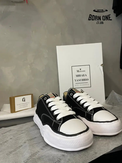 MIHARA YASUHIRO White Black NO.722 (Pronta Entrega) 42 (28.5cm palmilha)