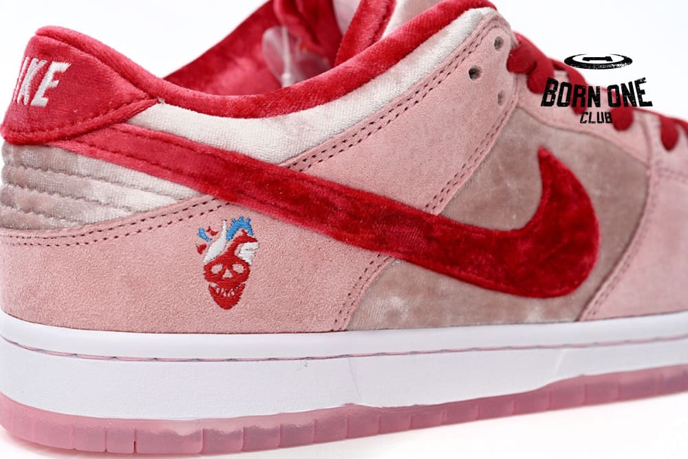 Nike Dunk SB Low StrangeLove Skateboards (Special Box) CT2552-800