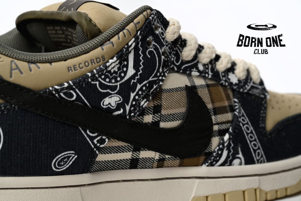 Nike Dunk SB Low Travis Scott CT5053-001