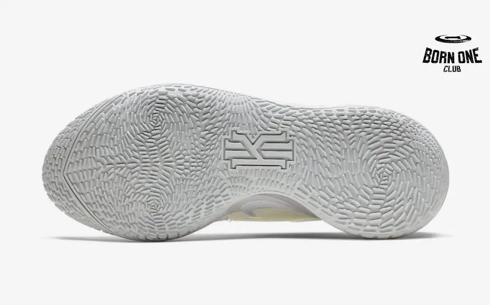 NIKE KYRIE 2 x SPONGEBOB SANDY CHEEKS