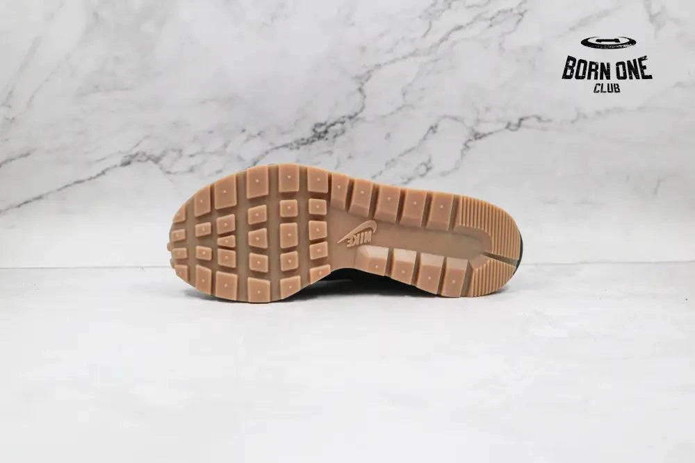 Nike Vaporwaffle Sacai Black Gum Nike Vaporwaffle Sacai Black Gum