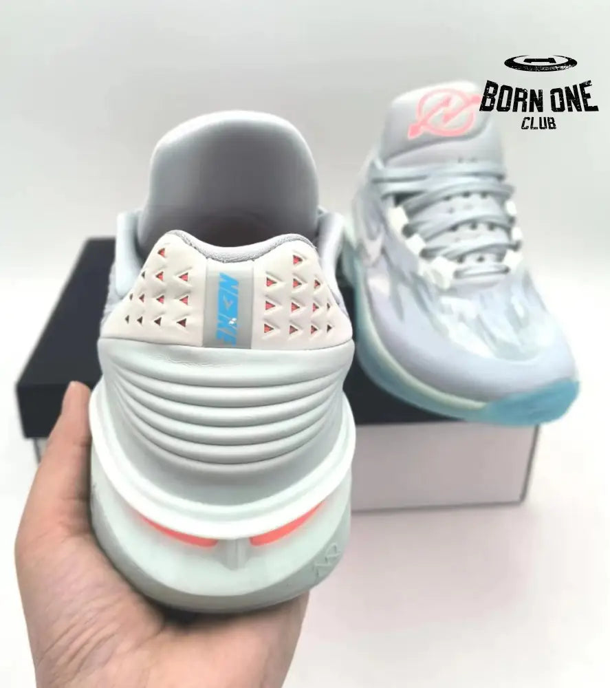 NIKE ZOOM G.T. CUT 2 x AVANT-GARDE