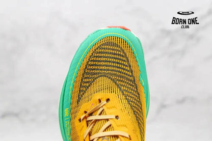 Nike Zoom X Vaporfly Next% 2 Dark Sulfur Stadium Green Nike Zoom X Vaporfly Next% 2 Barely Volt Hyper Orange