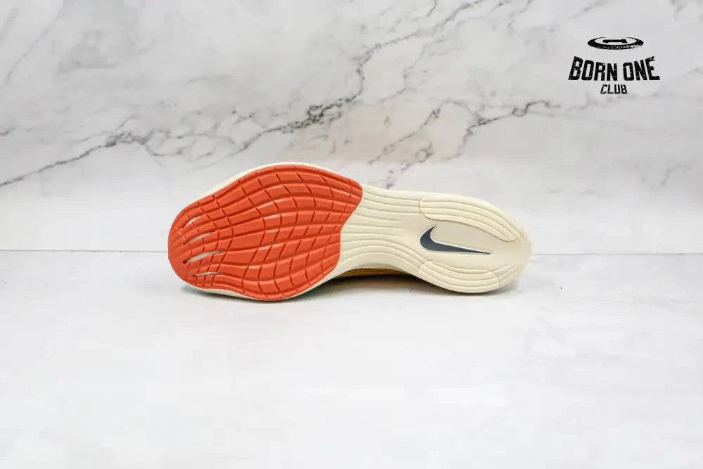 Nike Zoom X Vaporfly Next% 2 Dark Sulfur Stadium Green Nike Zoom X Vaporfly Next% 2 Barely Volt Hyper Orange