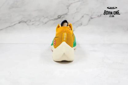 Nike Zoom X Vaporfly Next% 2 Dark Sulfur Stadium Green Nike Zoom X Vaporfly Next% 2 Barely Volt Hyper Orange